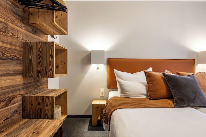 Room 10 of 34