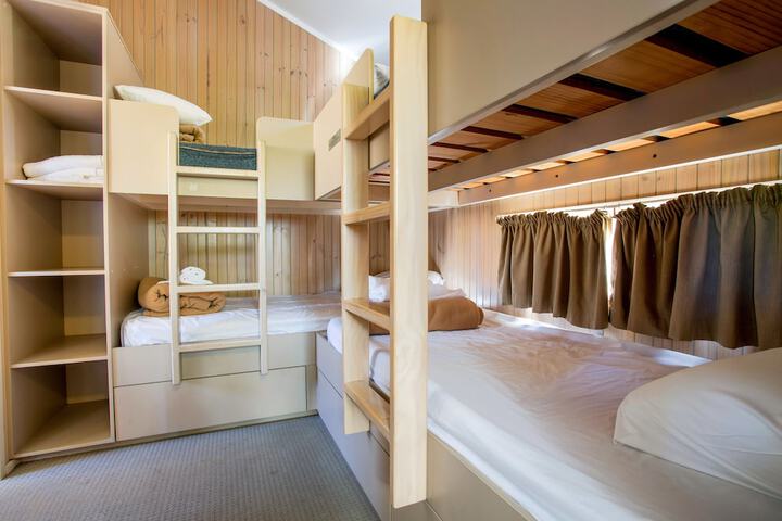 Room 6 of 126