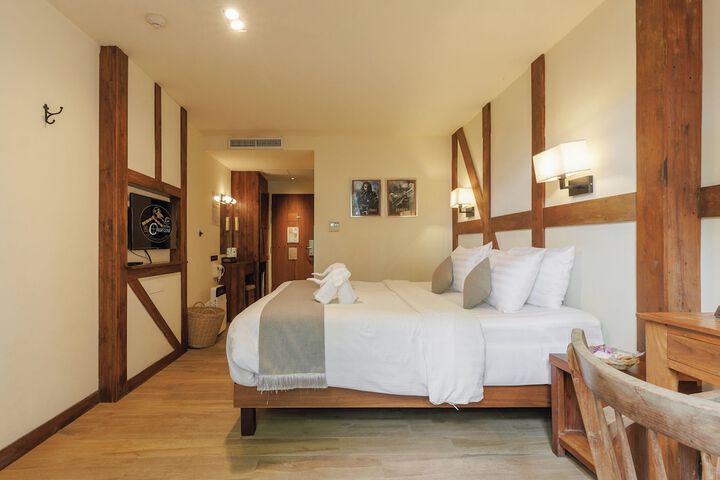 Room 27 of 193