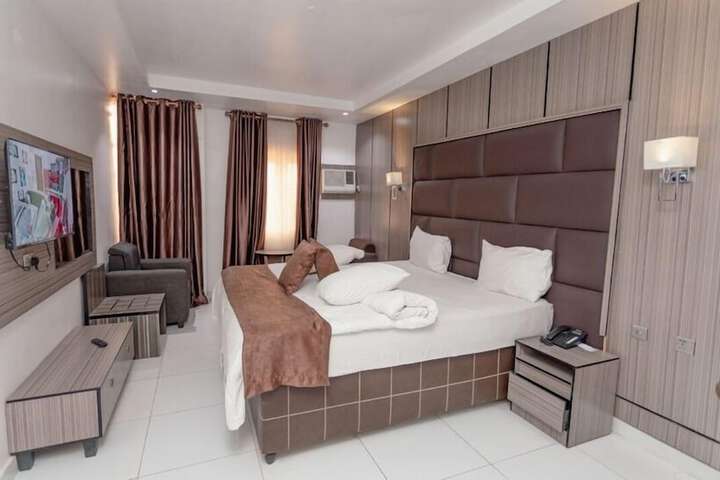 Room 7 of 28
