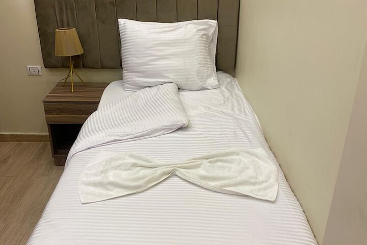 Room 33 of 109