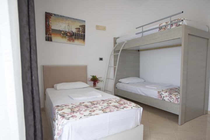 Room 32 of 131