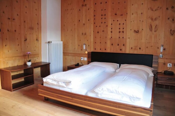 Room 4 of 52