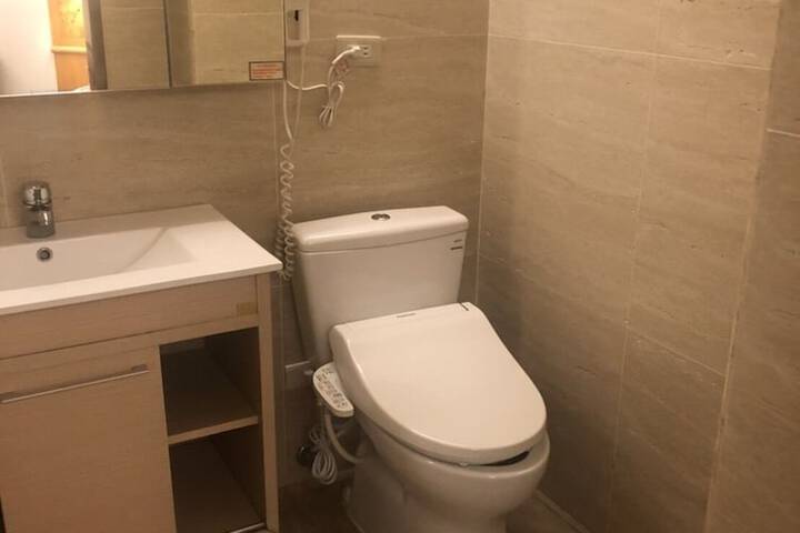 Room 33 of 43