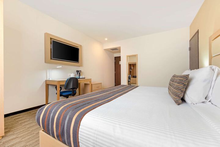 Room 15 of 38