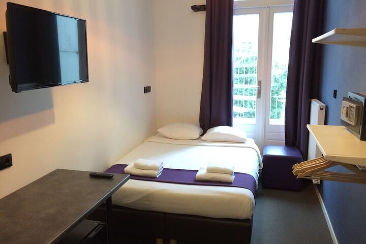 Room 10 of 54