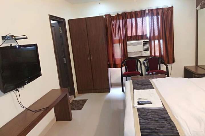 Room 13 of 37