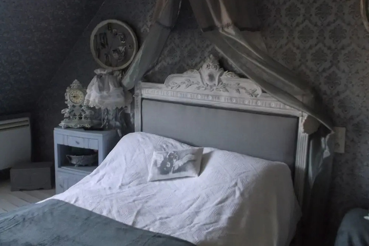 Room 2 of 11