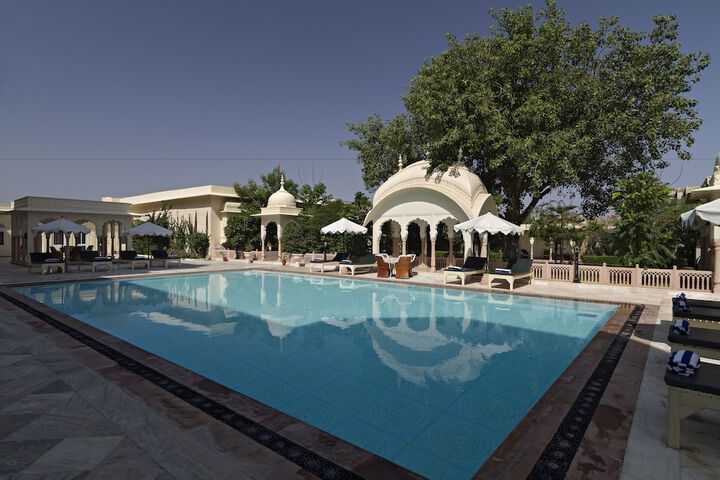 Hotel with Pool