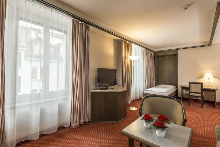 Room 34 of 146