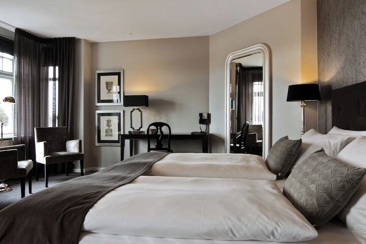 Room 32 of 74