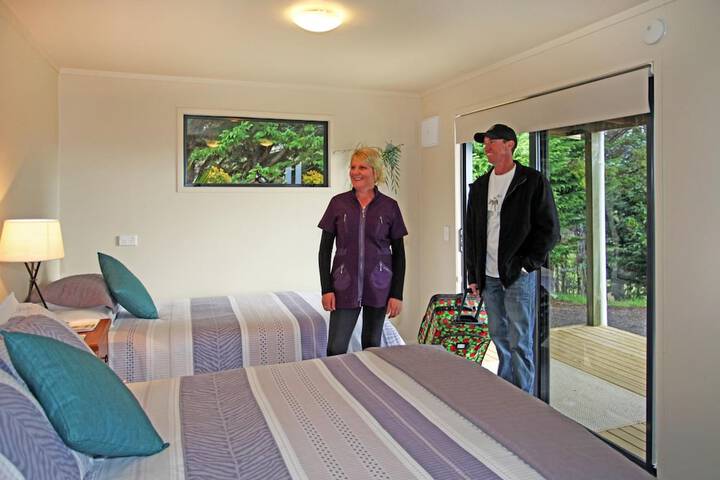 Room 4 of 32