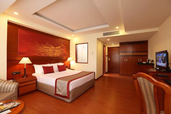Room 6 of 30