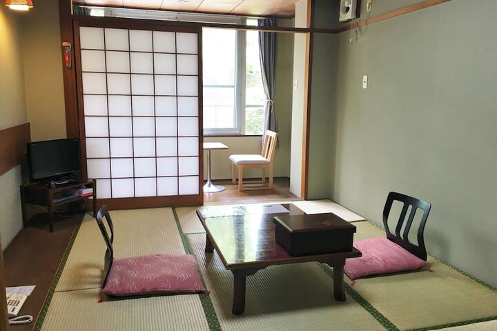 Room 17 of 35