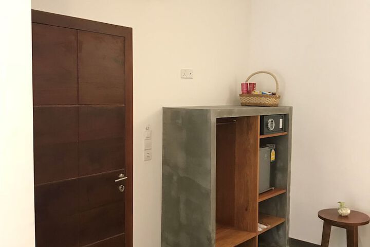 Room 28 of 83