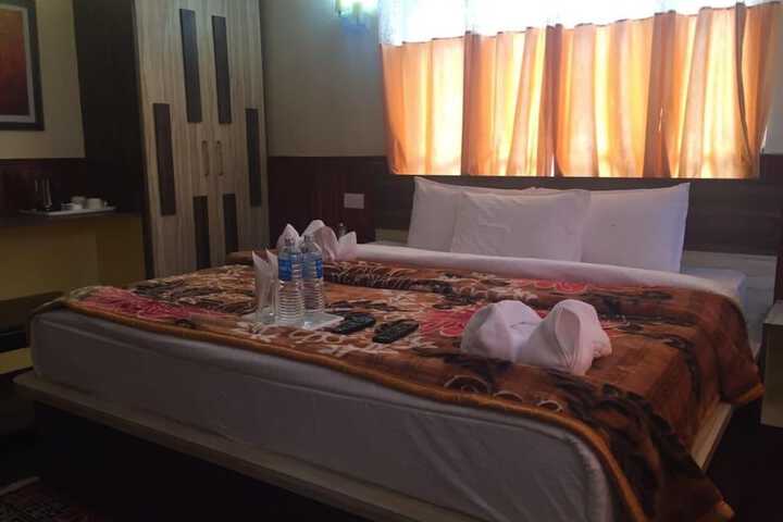 Room 2 of 43