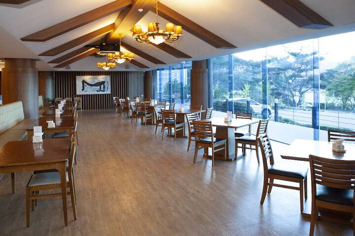 Dining Photos