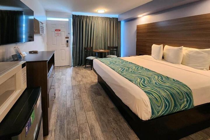 Room 5 of 32