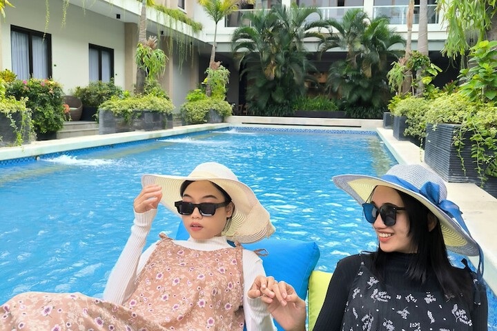 Hotel with Pool