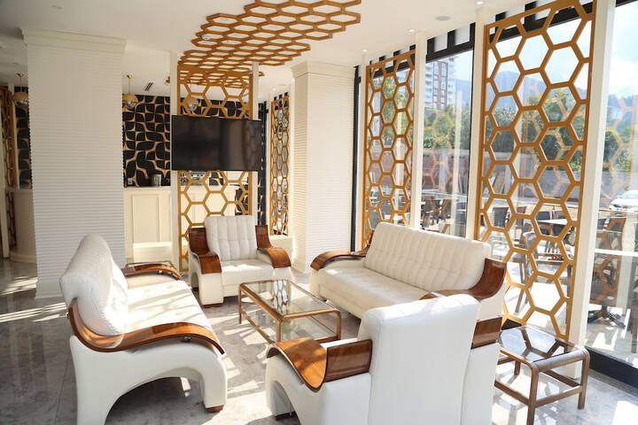 Entrance & Lobby