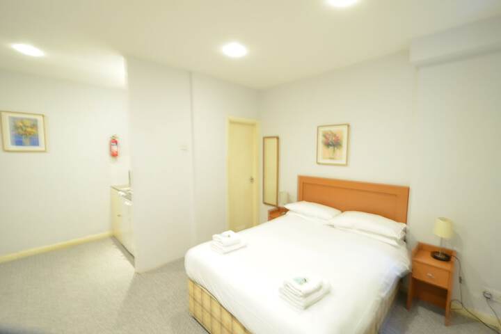 Room 68 of 371
