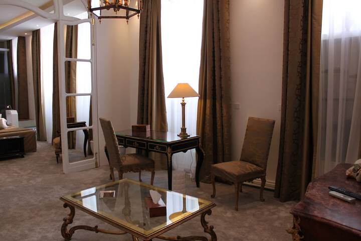 Room 54 of 96