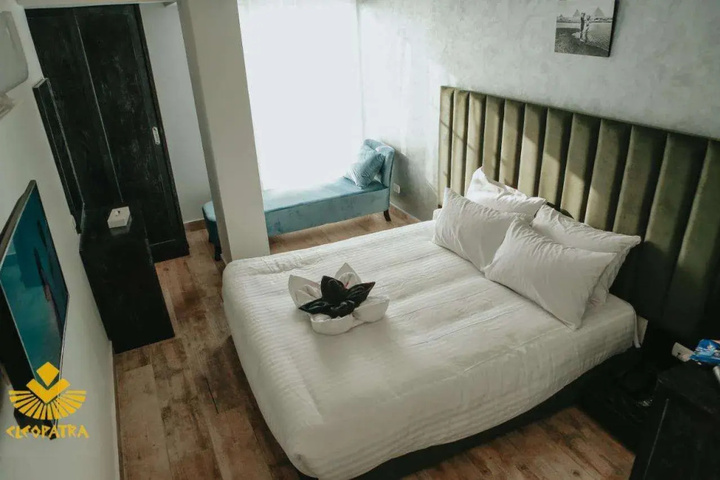 Room 2 of 9