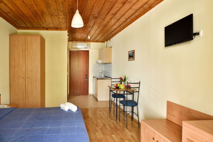 Room 9 of 62