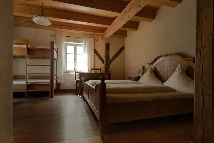 Room 3 of 10