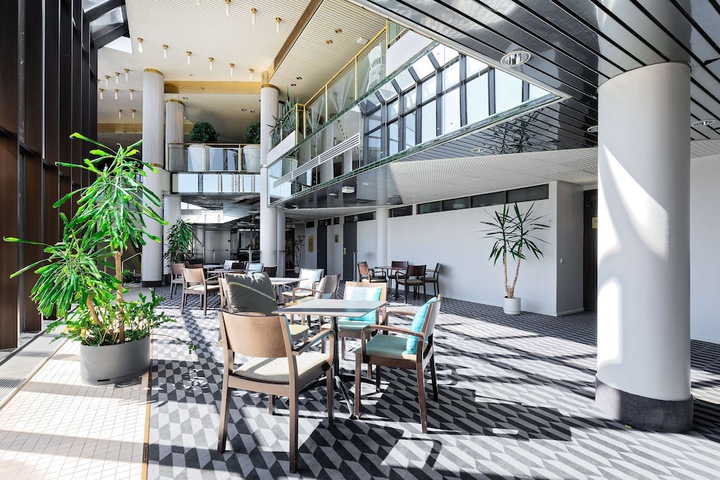 Guest Lobby