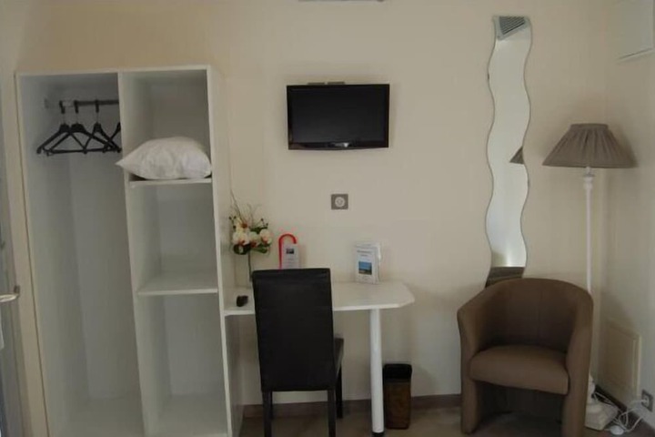 Room 35 of 61