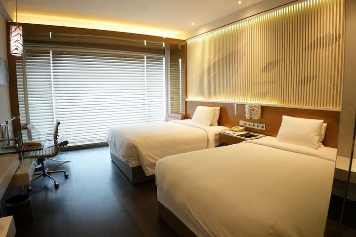 Room 8 of 48