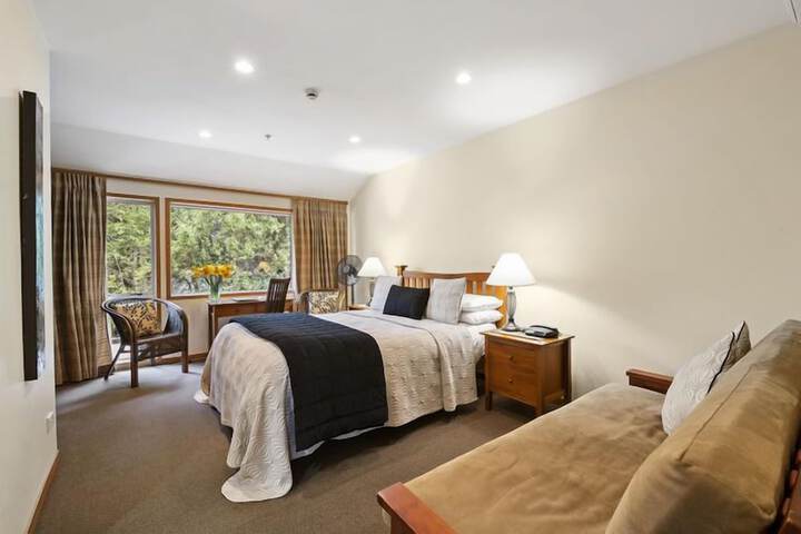 Room 16 of 32