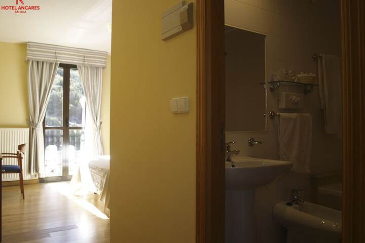 Room 2 of 37