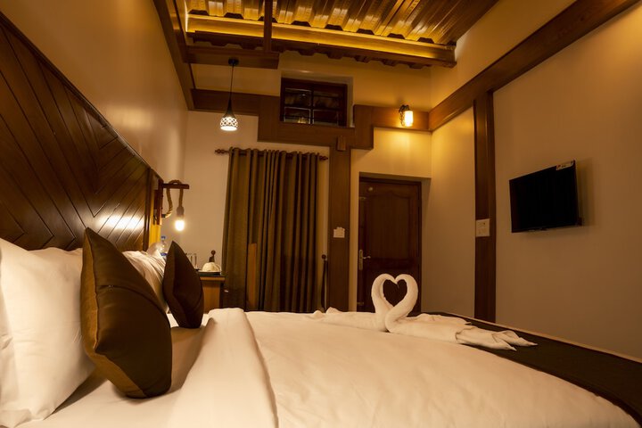 Room 4 of 37
