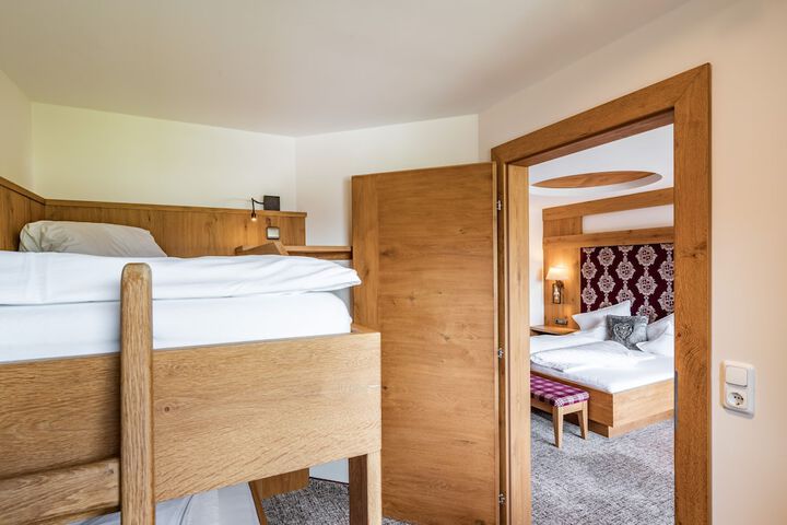 Room 28 of 181