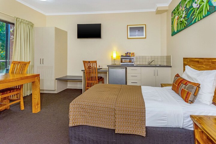 Room 21 of 34