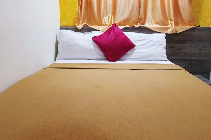 Room 3 of 16