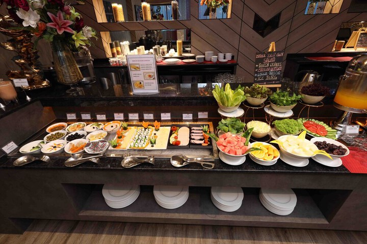 Dining 55 of 65