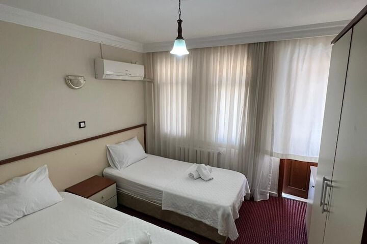 Room 5 of 11