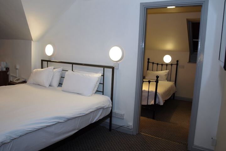 Room 93 of 236