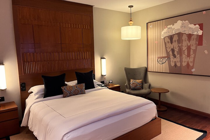 Room 6 of 30