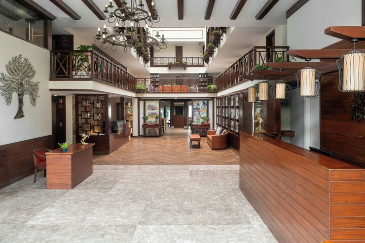 Lobby lounge