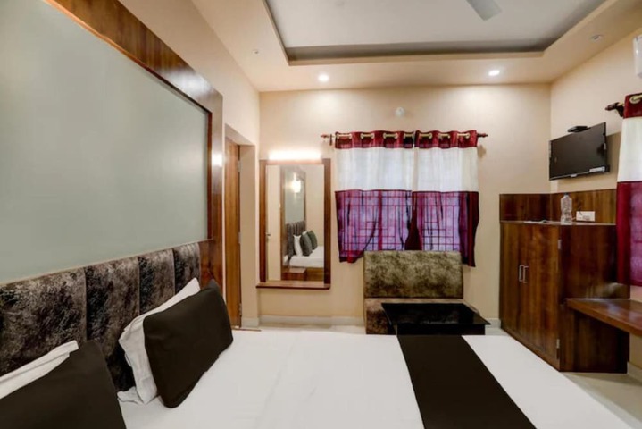 Room 4 of 11