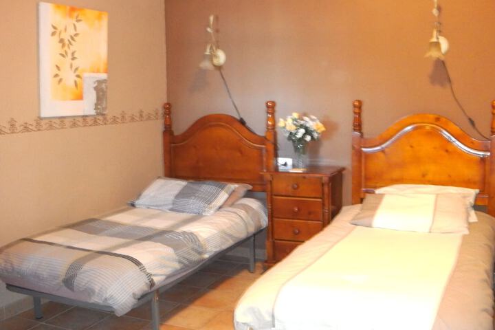 Room 8 of 33
