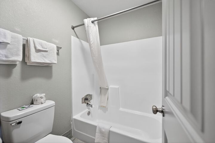 Room 10 of 12
