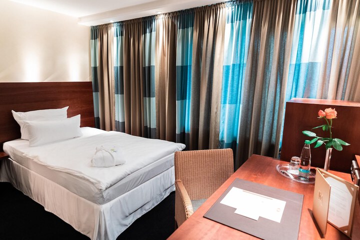 Room 34 of 105