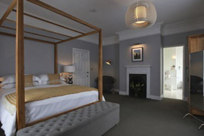 Room 12 of 25
