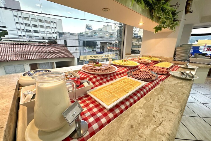 Breakfast/Coffee Service 50 of 82