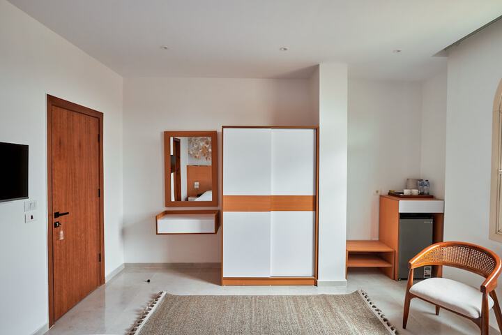 Room 9 of 42